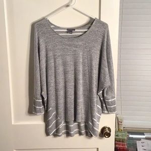 Scoop neck knit top.